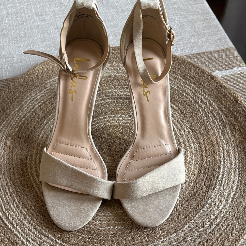 Lulus deep cream colored size 7 heels